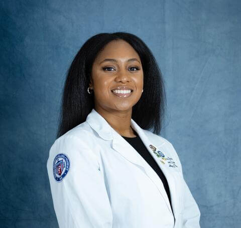 Selina Davis headshot 